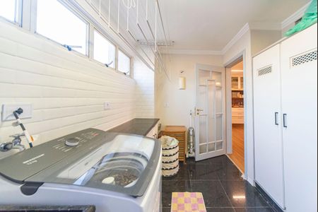 Apartamento à venda com 199m², 4 quartos e 2 vagas Apartamento à venda com 199m², 4 quartos e 2 vagasÁrea de Serviço