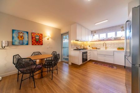 Apartamento à venda com 199m², 4 quartos e 2 vagas Apartamento à venda com 199m², 4 quartos e 2 vagasCozinha