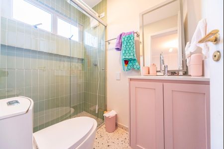 Apartamento à venda com 199m², 4 quartos e 2 vagas Apartamento à venda com 199m², 4 quartos e 2 vagasBanheiro Suíte 2