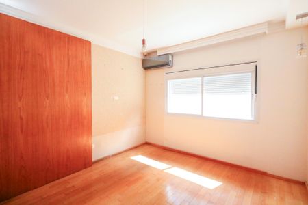 Casa à venda com 253m², 3 quartos e 5 vagas Casa à venda com 253m², 3 quartos e 5 vagasQuarto 3