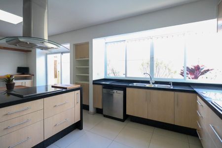 Casa à venda com 253m², 3 quartos e 5 vagas Casa à venda com 253m², 3 quartos e 5 vagasCozinha