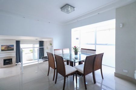 Casa à venda com 253m², 3 quartos e 5 vagas Casa à venda com 253m², 3 quartos e 5 vagasSala de Jantar