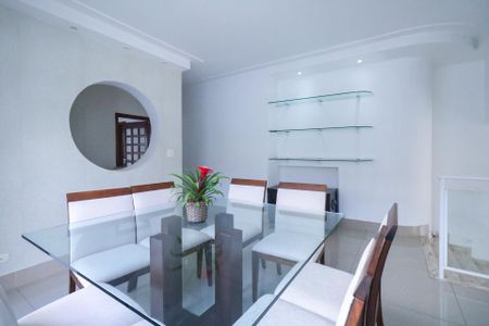 Casa à venda com 253m², 3 quartos e 5 vagas Casa à venda com 253m², 3 quartos e 5 vagasSala de Jantar