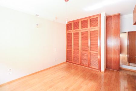 Casa à venda com 253m², 3 quartos e 5 vagas Casa à venda com 253m², 3 quartos e 5 vagasQuarto 3