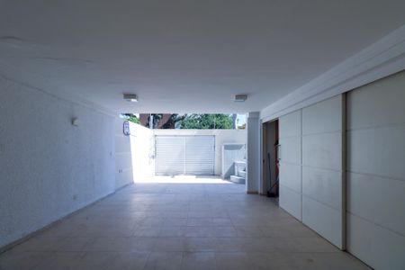 Casa à venda com 253m², 3 quartos e 5 vagas Casa à venda com 253m², 3 quartos e 5 vagasGaragem