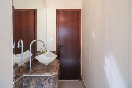 Casa à venda com 253m², 3 quartos e 5 vagas Casa à venda com 253m², 3 quartos e 5 vagasLavabo Sala de Jantar