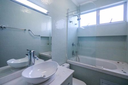 Casa à venda com 253m², 3 quartos e 5 vagas Casa à venda com 253m², 3 quartos e 5 vagasBanheiro da Suíte 1