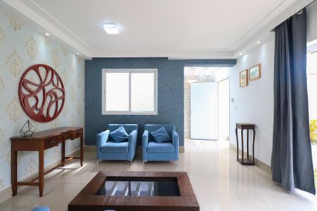 Casa à venda com 253m², 3 quartos e 5 vagas Casa à venda com 253m², 3 quartos e 5 vagasSala