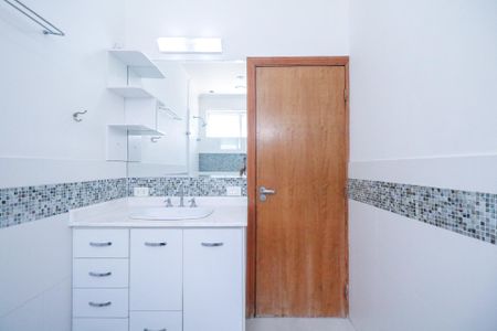 Casa à venda com 253m², 3 quartos e 5 vagas Casa à venda com 253m², 3 quartos e 5 vagasBanheiro Quarto 1 e 2