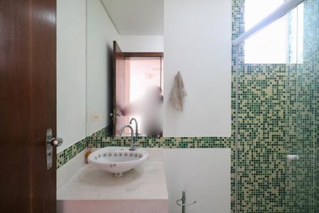 Casa à venda com 253m², 3 quartos e 5 vagas Casa à venda com 253m², 3 quartos e 5 vagasBanheiro da Área Gourmet