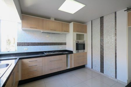 Casa à venda com 253m², 3 quartos e 5 vagas Casa à venda com 253m², 3 quartos e 5 vagasCozinha