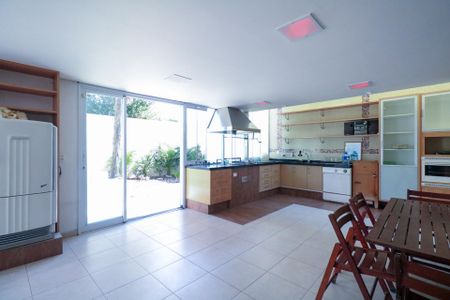 Casa à venda com 253m², 3 quartos e 5 vagas Casa à venda com 253m², 3 quartos e 5 vagasÁrea Gourmet