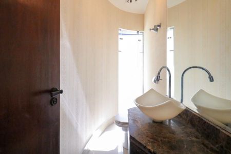 Casa à venda com 253m², 3 quartos e 5 vagas Casa à venda com 253m², 3 quartos e 5 vagasLavabo Sala de Jantar