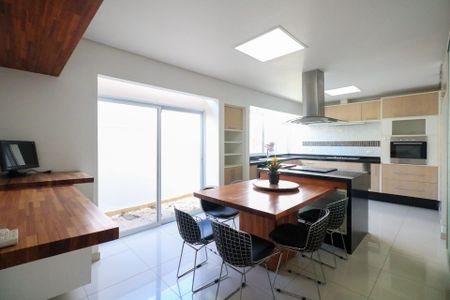 Casa à venda com 253m², 3 quartos e 5 vagas Casa à venda com 253m², 3 quartos e 5 vagasCozinha