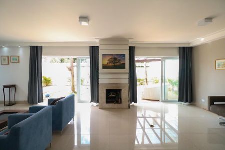 Casa à venda com 253m², 3 quartos e 5 vagas Casa à venda com 253m², 3 quartos e 5 vagasSala