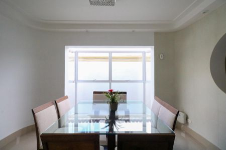 Casa à venda com 253m², 3 quartos e 5 vagas Casa à venda com 253m², 3 quartos e 5 vagasSala de Jantar