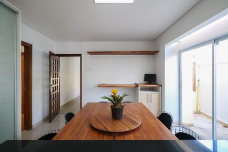 Casa à venda com 253m², 3 quartos e 5 vagas Casa à venda com 253m², 3 quartos e 5 vagasCozinha