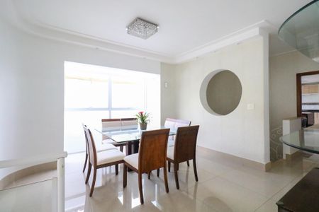 Casa à venda com 253m², 3 quartos e 5 vagas Casa à venda com 253m², 3 quartos e 5 vagasSala de Jantar