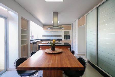 Casa à venda com 253m², 3 quartos e 5 vagas Casa à venda com 253m², 3 quartos e 5 vagasCozinha