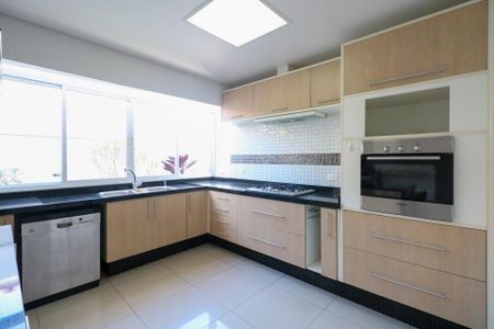 Casa à venda com 253m², 3 quartos e 5 vagas Casa à venda com 253m², 3 quartos e 5 vagasCozinha