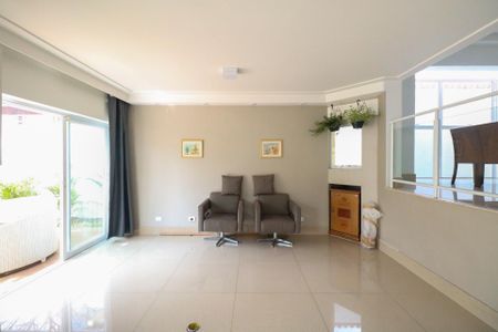 Casa à venda com 253m², 3 quartos e 5 vagas Casa à venda com 253m², 3 quartos e 5 vagasSala