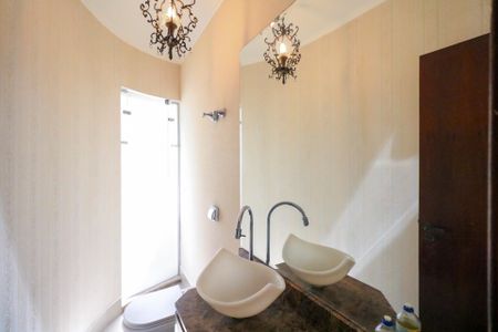 Casa à venda com 253m², 3 quartos e 5 vagas Casa à venda com 253m², 3 quartos e 5 vagasLavabo Sala de Jantar