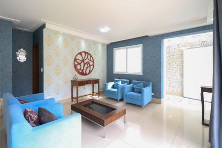 Casa à venda com 253m², 3 quartos e 5 vagas Casa à venda com 253m², 3 quartos e 5 vagasSala