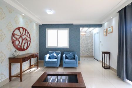 Casa à venda com 253m², 3 quartos e 5 vagas Casa à venda com 253m², 3 quartos e 5 vagasSala