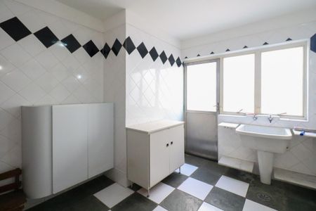 Casa à venda com 253m², 3 quartos e 5 vagas Casa à venda com 253m², 3 quartos e 5 vagasÁrea de Serviço