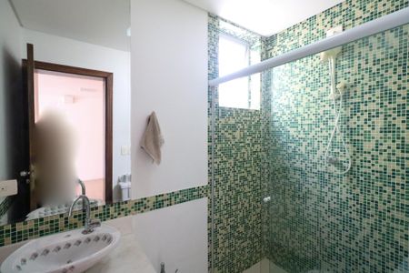 Casa à venda com 253m², 3 quartos e 5 vagas Casa à venda com 253m², 3 quartos e 5 vagasBanheiro da Área Gourmet