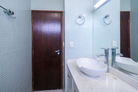 Casa à venda com 253m², 3 quartos e 5 vagas Casa à venda com 253m², 3 quartos e 5 vagasBanheiro da Suíte 1