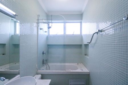 Casa à venda com 253m², 3 quartos e 5 vagas Casa à venda com 253m², 3 quartos e 5 vagasBanheiro da Suíte 1