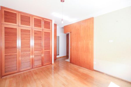 Casa à venda com 253m², 3 quartos e 5 vagas Casa à venda com 253m², 3 quartos e 5 vagasQuarto 3