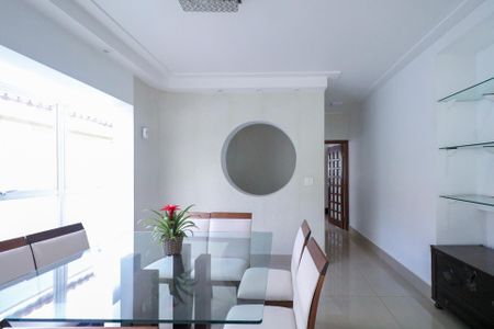 Casa à venda com 253m², 3 quartos e 5 vagas Casa à venda com 253m², 3 quartos e 5 vagasSala de Jantar