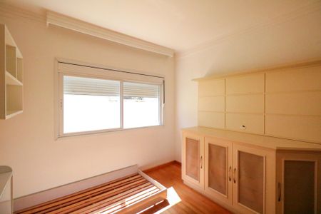 Casa à venda com 253m², 3 quartos e 5 vagas Casa à venda com 253m², 3 quartos e 5 vagasQuarto 2