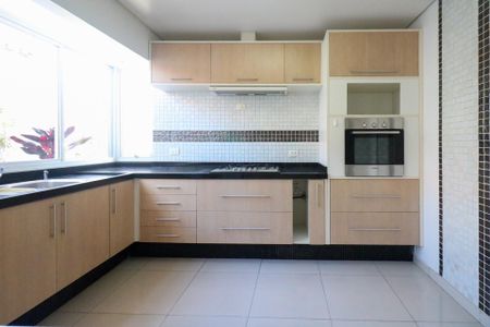 Casa à venda com 253m², 3 quartos e 5 vagas Casa à venda com 253m², 3 quartos e 5 vagasCozinha