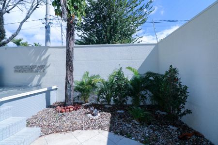 Casa à venda com 253m², 3 quartos e 5 vagas Casa à venda com 253m², 3 quartos e 5 vagasÁrea de Externa - Fundos