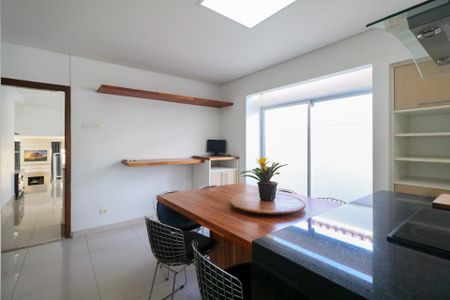 Casa à venda com 253m², 3 quartos e 5 vagas Casa à venda com 253m², 3 quartos e 5 vagasCozinha
