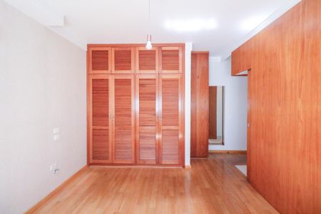 Casa à venda com 253m², 3 quartos e 5 vagas Casa à venda com 253m², 3 quartos e 5 vagasQuarto 3