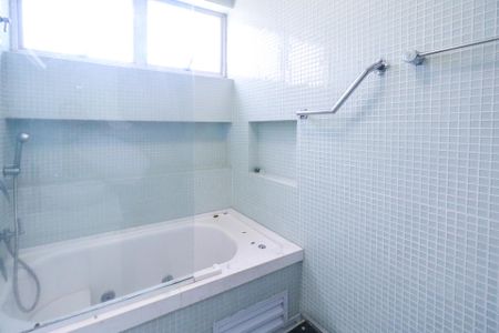 Casa à venda com 253m², 3 quartos e 5 vagas Casa à venda com 253m², 3 quartos e 5 vagasBanheiro da Suíte 1