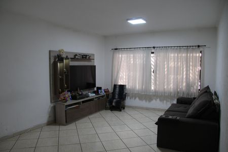 Casa à venda com 164m², 3 quartos e 3 vagasSala