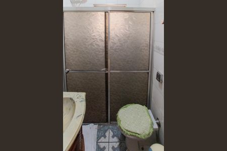 Casa à venda com 235m², 4 quartos e 2 vagas Casa à venda com 235m², 4 quartos e 2 vagasBanheiro