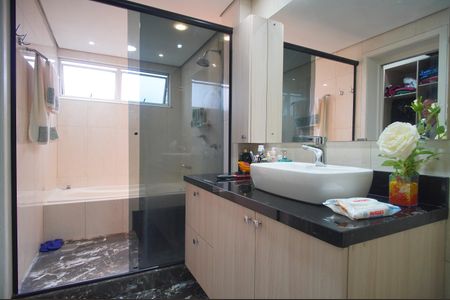 Apartamento à venda com 280m², 3 quartos e 2 vagasBanheiro da Suíte