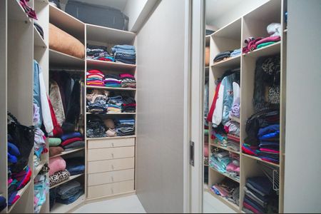 Apartamento à venda com 280m², 3 quartos e 2 vagasCloset da suíte