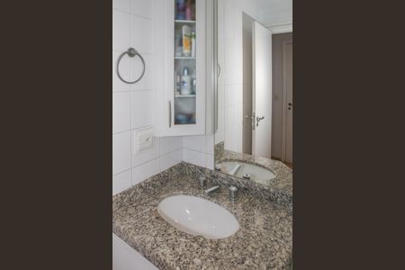 Apartamento para alugar com 126m², 3 quartos e 3 vagas Apartamento para alugar com 126m², 3 quartos e 3 vagasBanheiro da Suíte 2