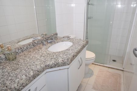 Apartamento para alugar com 126m², 3 quartos e 3 vagas Apartamento para alugar com 126m², 3 quartos e 3 vagasBanheiro Social