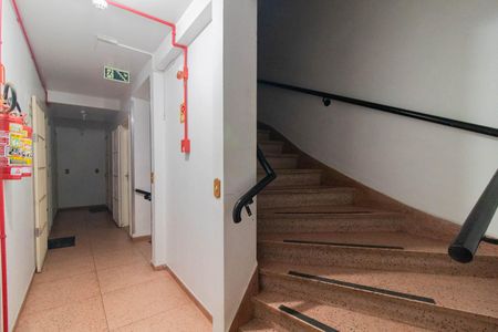 Apartamento à venda com 48m², 1 quarto e 1 vaga Apartamento à venda com 48m², 1 quarto e 1 vagaEscadas