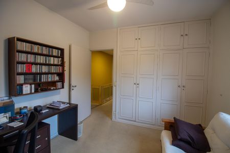 Casa à venda com 180m², 3 quartos e 2 vagas Casa à venda com 180m², 3 quartos e 2 vagasQuarto 2