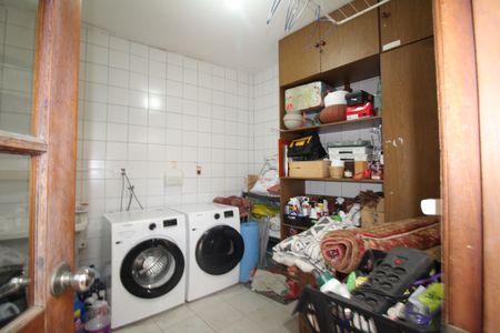 Casa à venda com 242m², 4 quartos e 2 vagasÁrea de Serviço