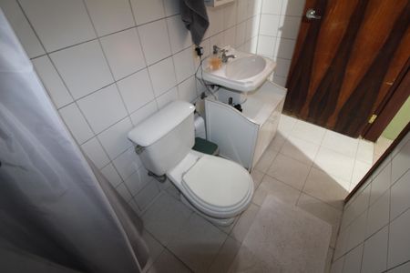 Casa à venda com 242m², 4 quartos e 2 vagasBanheiro da Suíte 1